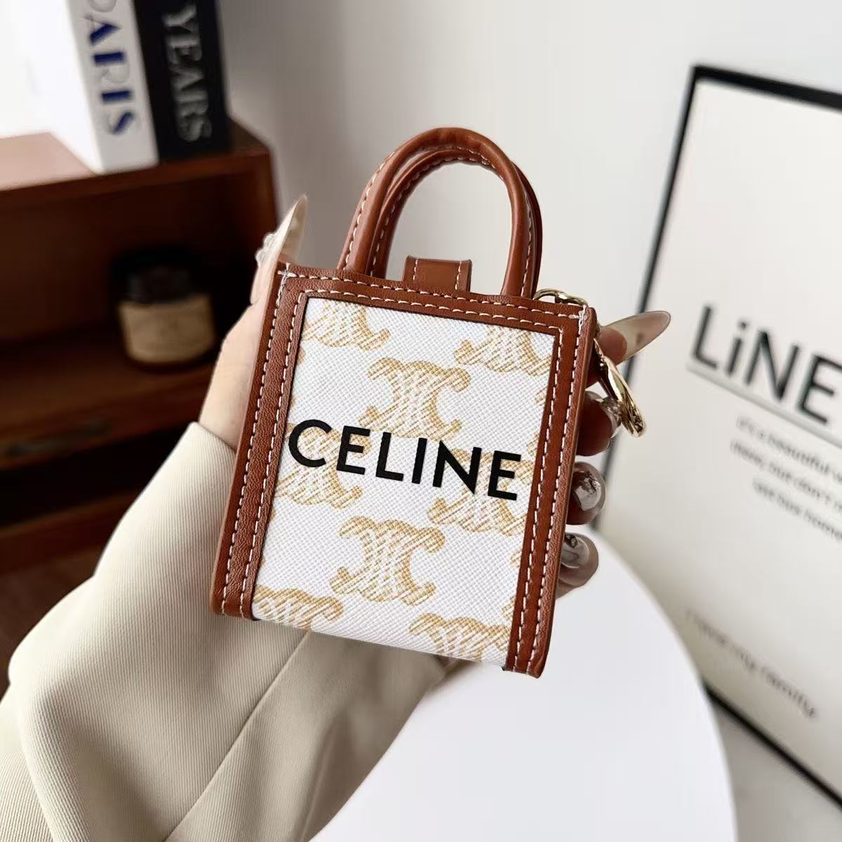 CE Iconic Universal Earphone Case YPD25102809