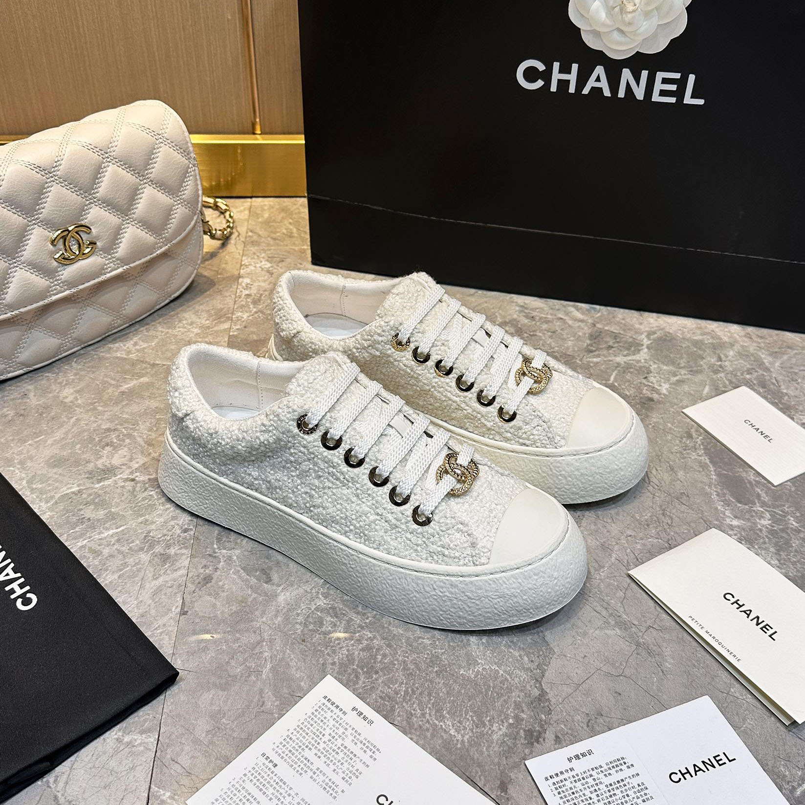 CH Classic Casual Sneakers AE25091119