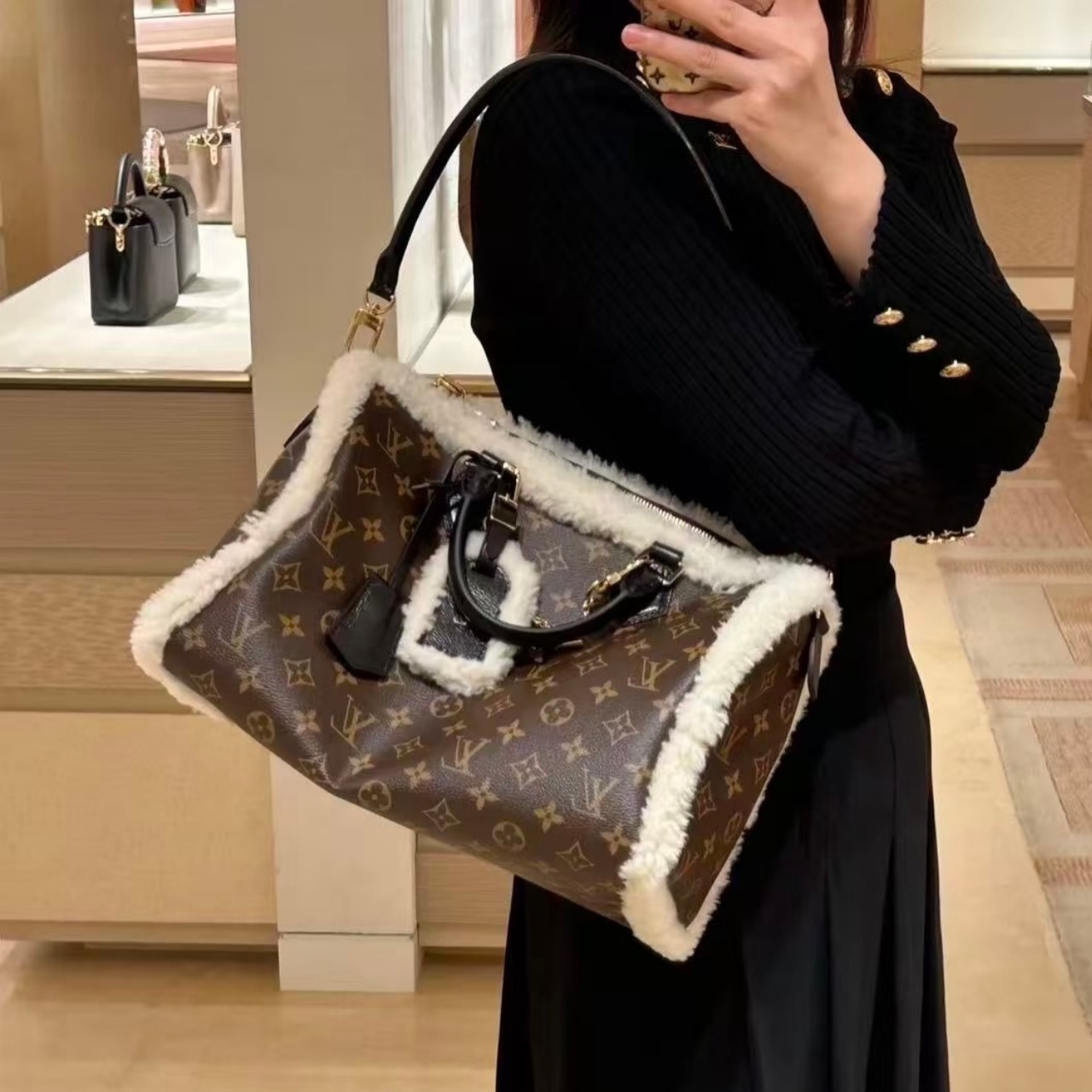 LV Speedy 30 Shearling Limited Edition Bag YV25110313