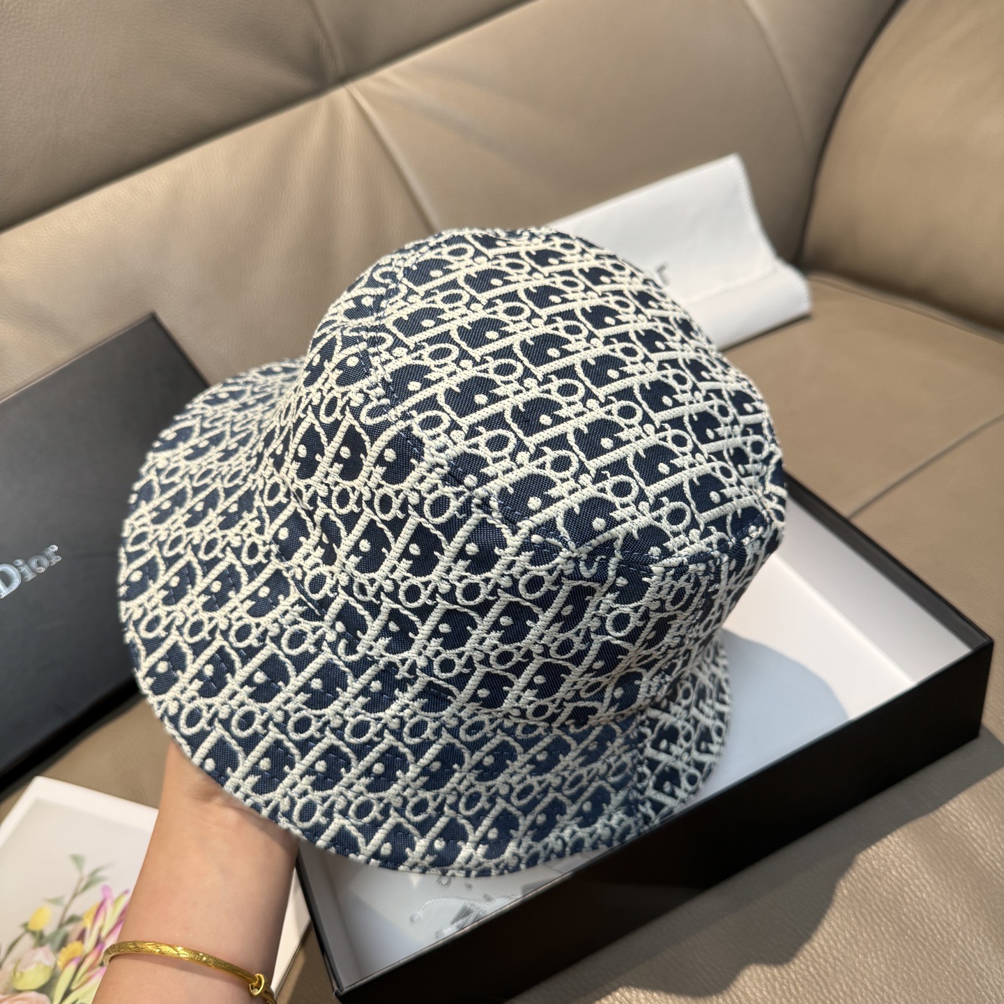 CD Luxury Oblique Pattern Bucket Hat AM25110332