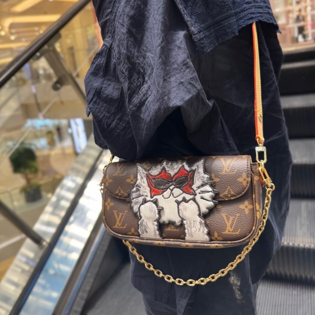 LV × Grace Coddington Cat Capsule Wallet On Chain Ivy Bag YV25110306