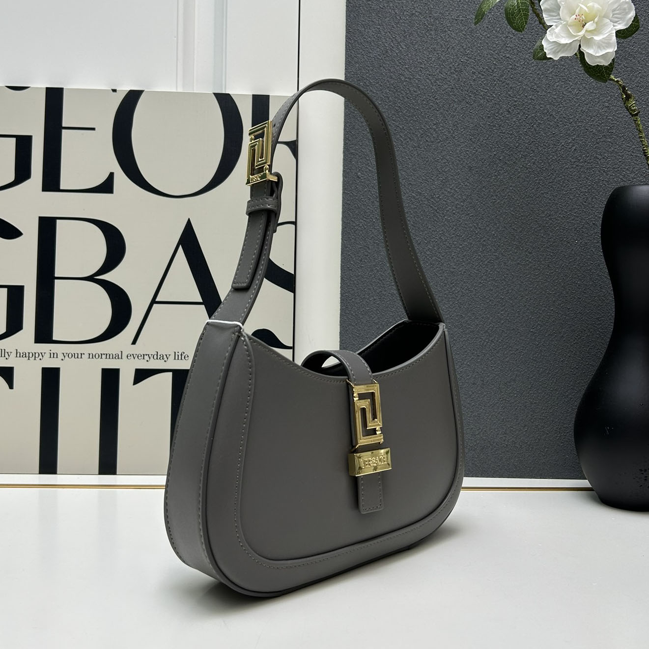 Vs Classic Underarm Bag AM25110424