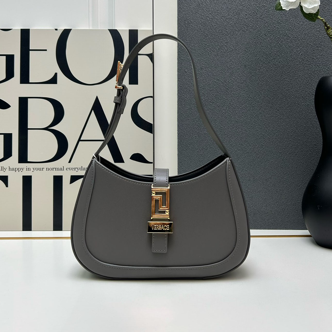 Vs Classic Underarm Bag AM25110424