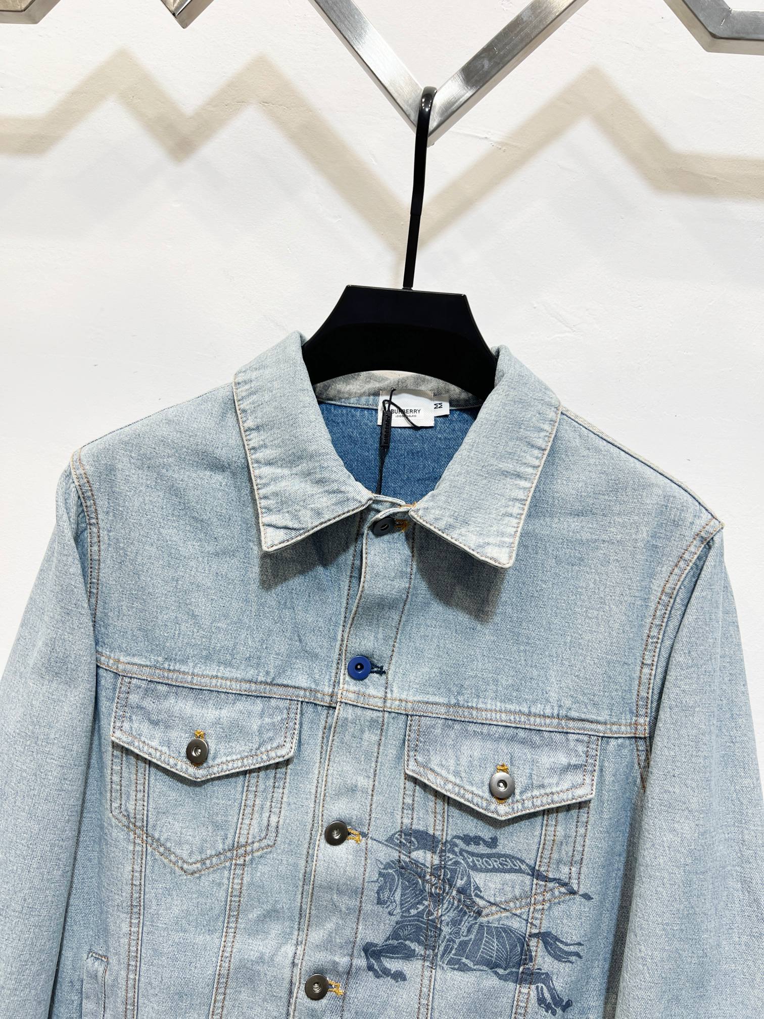 Bur Classic Equestrian Knight Print Denim Jacket AM25110403