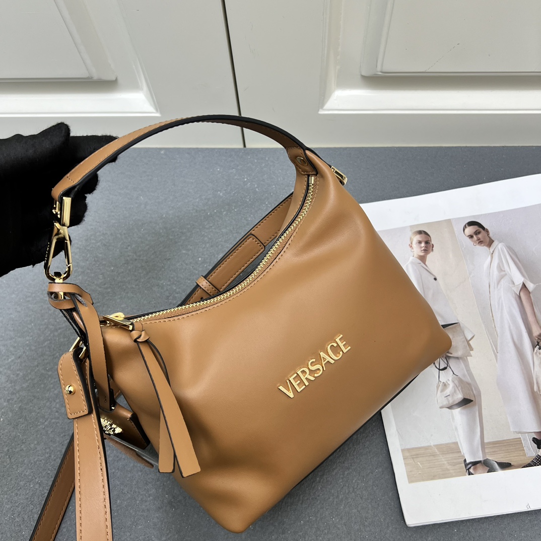 Vs Classic Shoulder Bag AM25110420