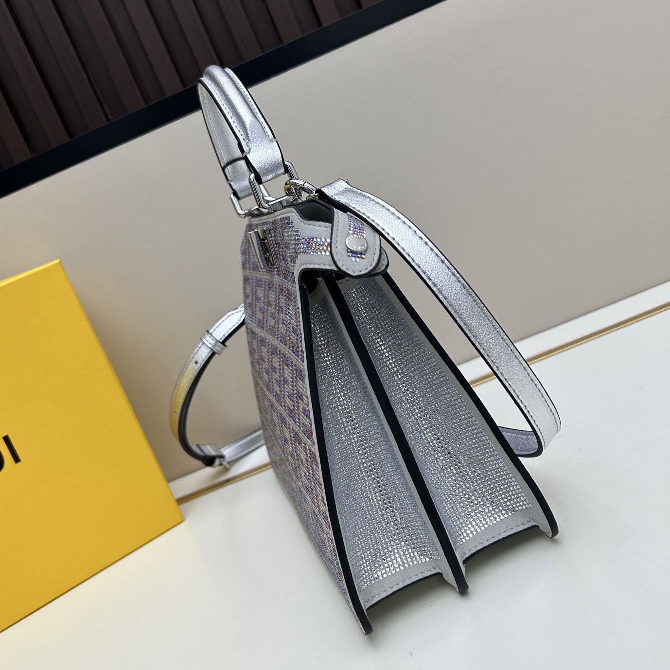 FD Peekaboo ISeeU Handbag XX25110525