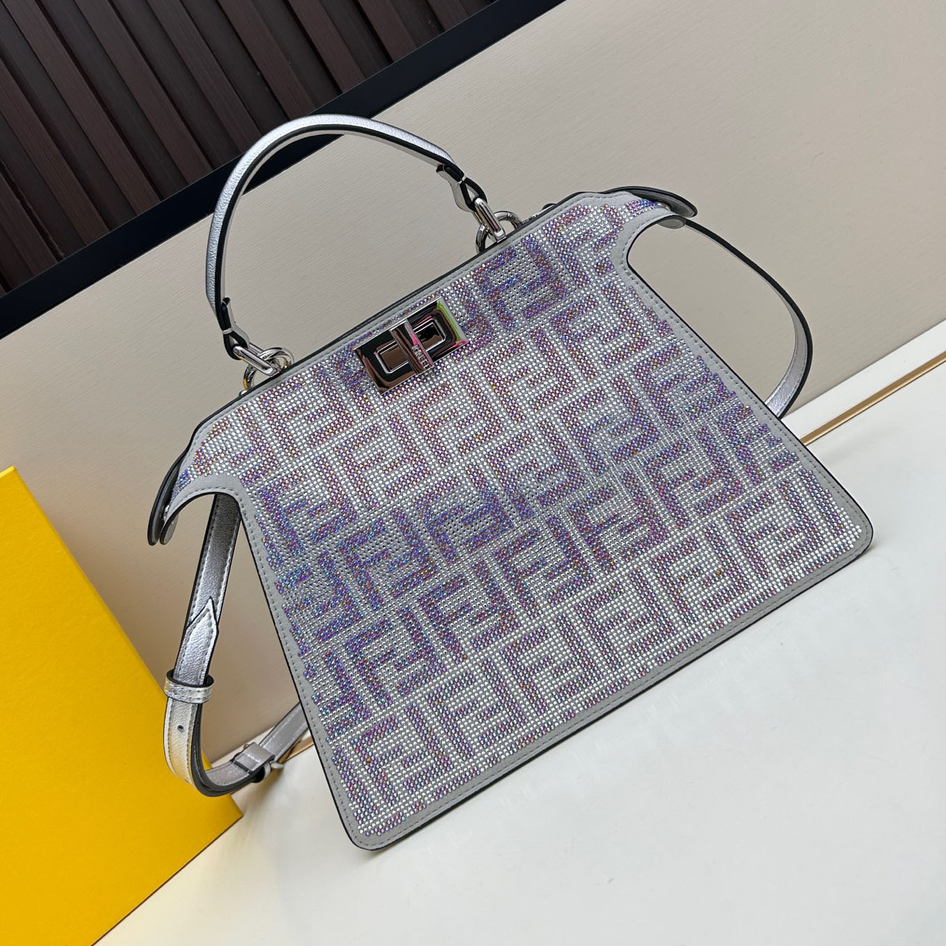 FD Peekaboo ISeeU Handbag XX25110525