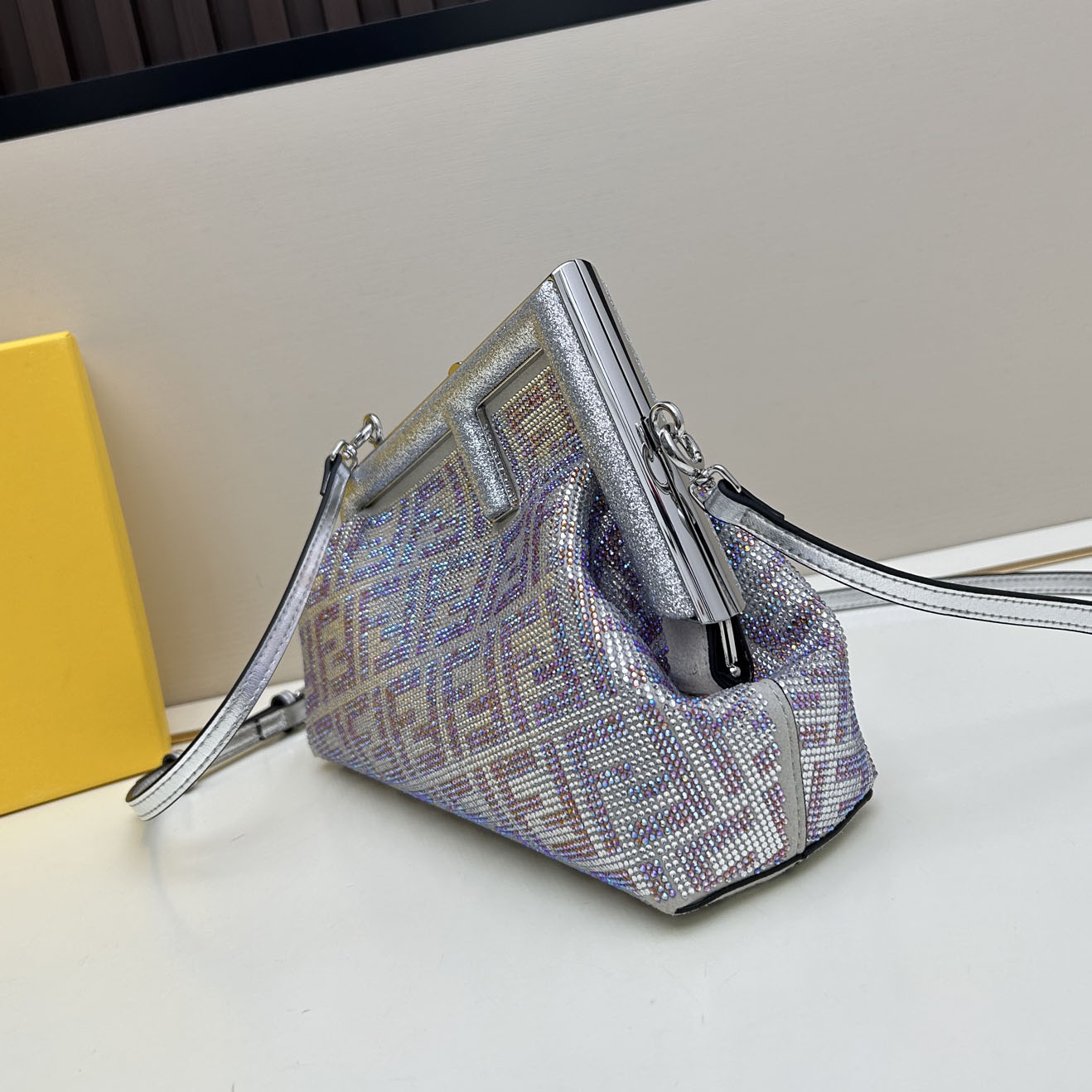 FD Rhinestone First Shoulder Bag XX25110522