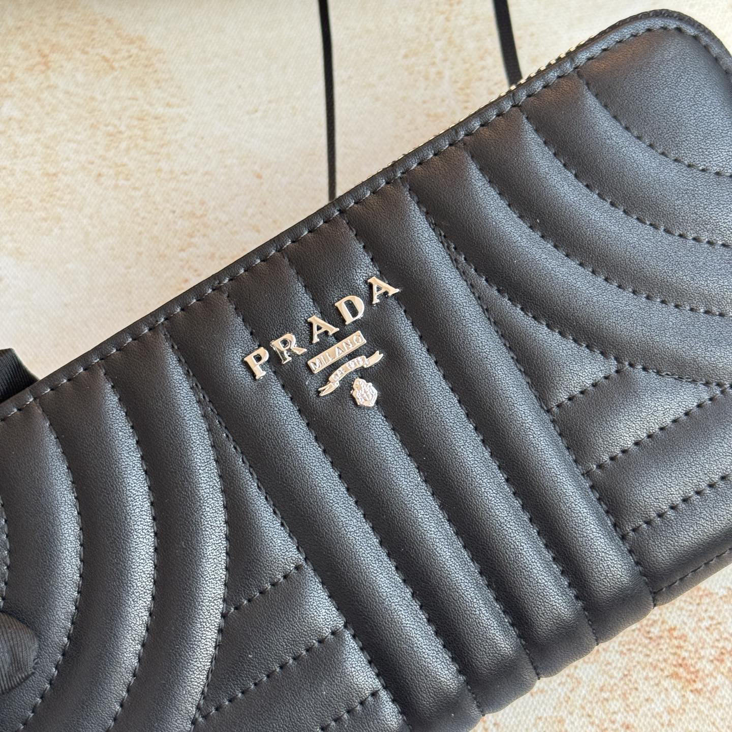 PRA Long Zip Wallet AM25110641