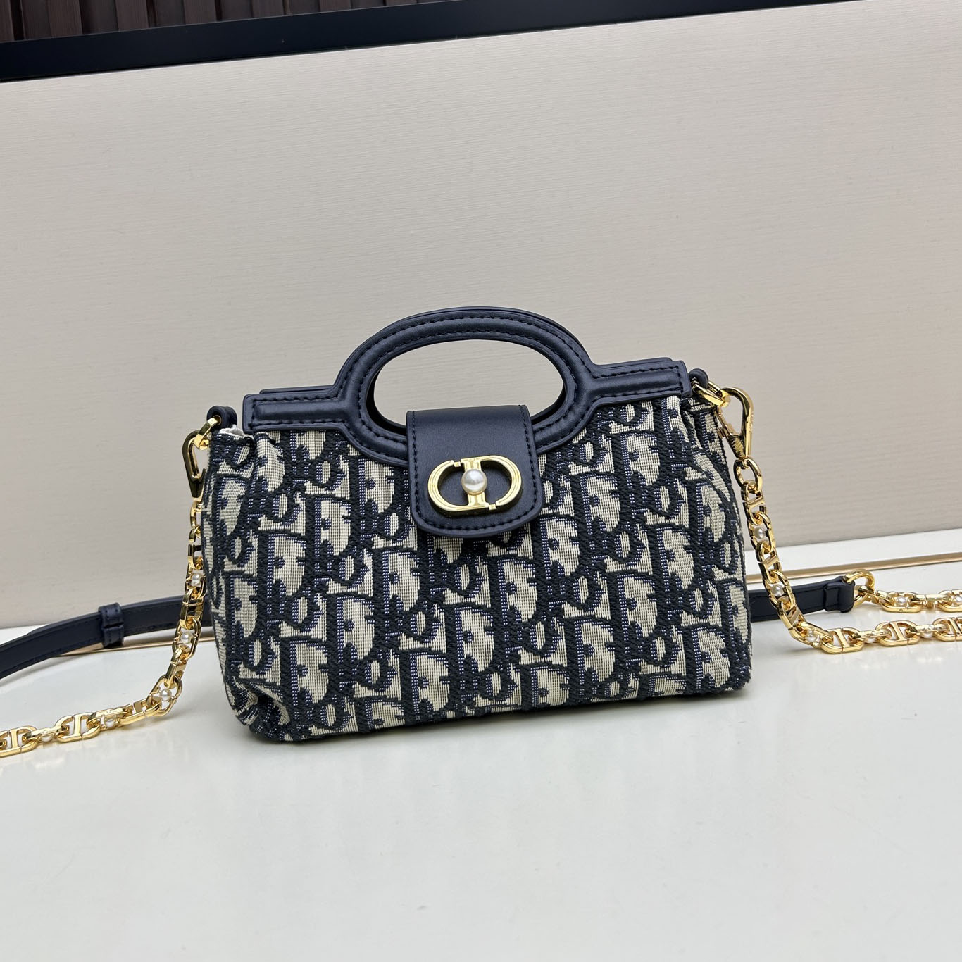 CD Olie Top Handle Mini Chain Handbag AM25110608