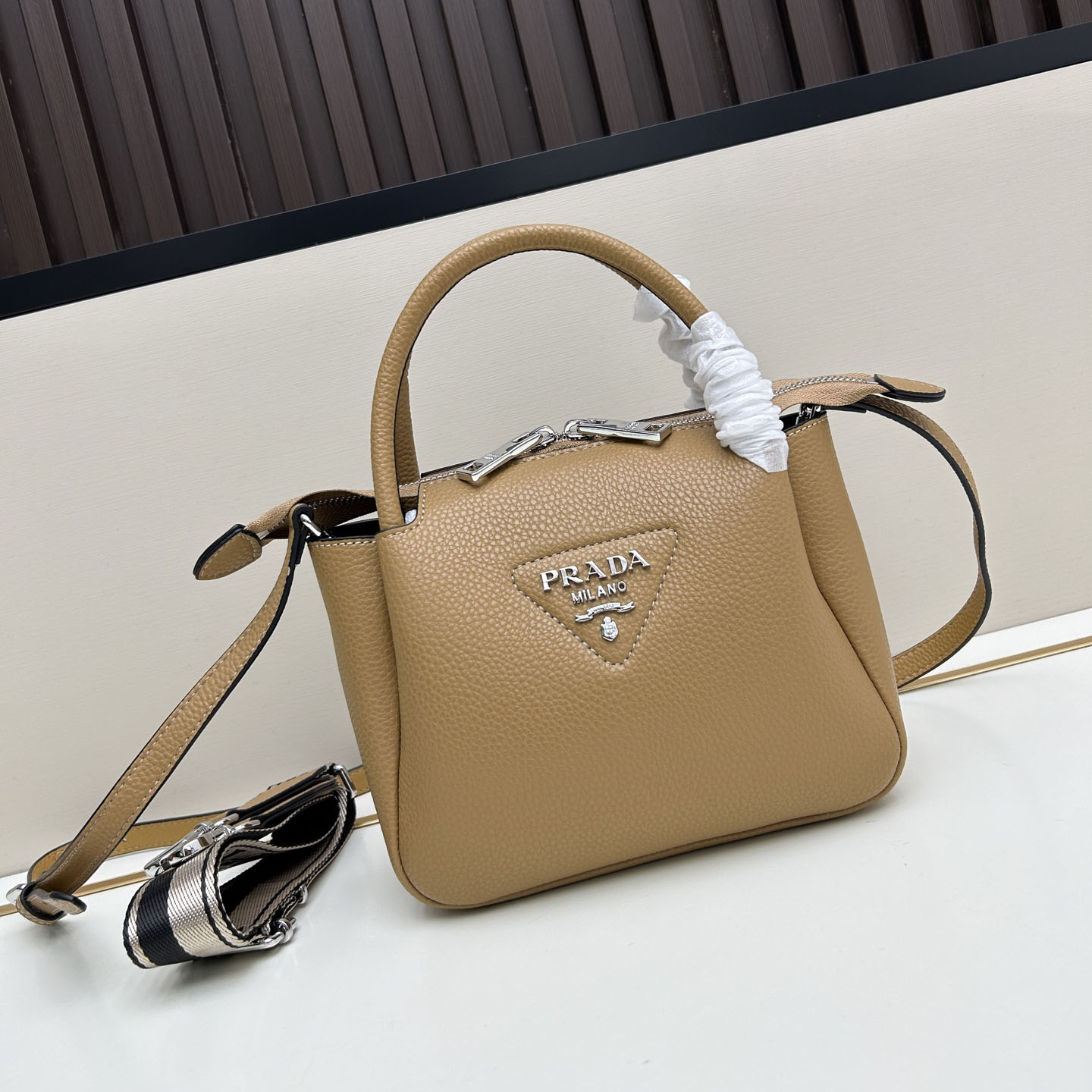 PRA Classic Handbag - Small AM25110660
