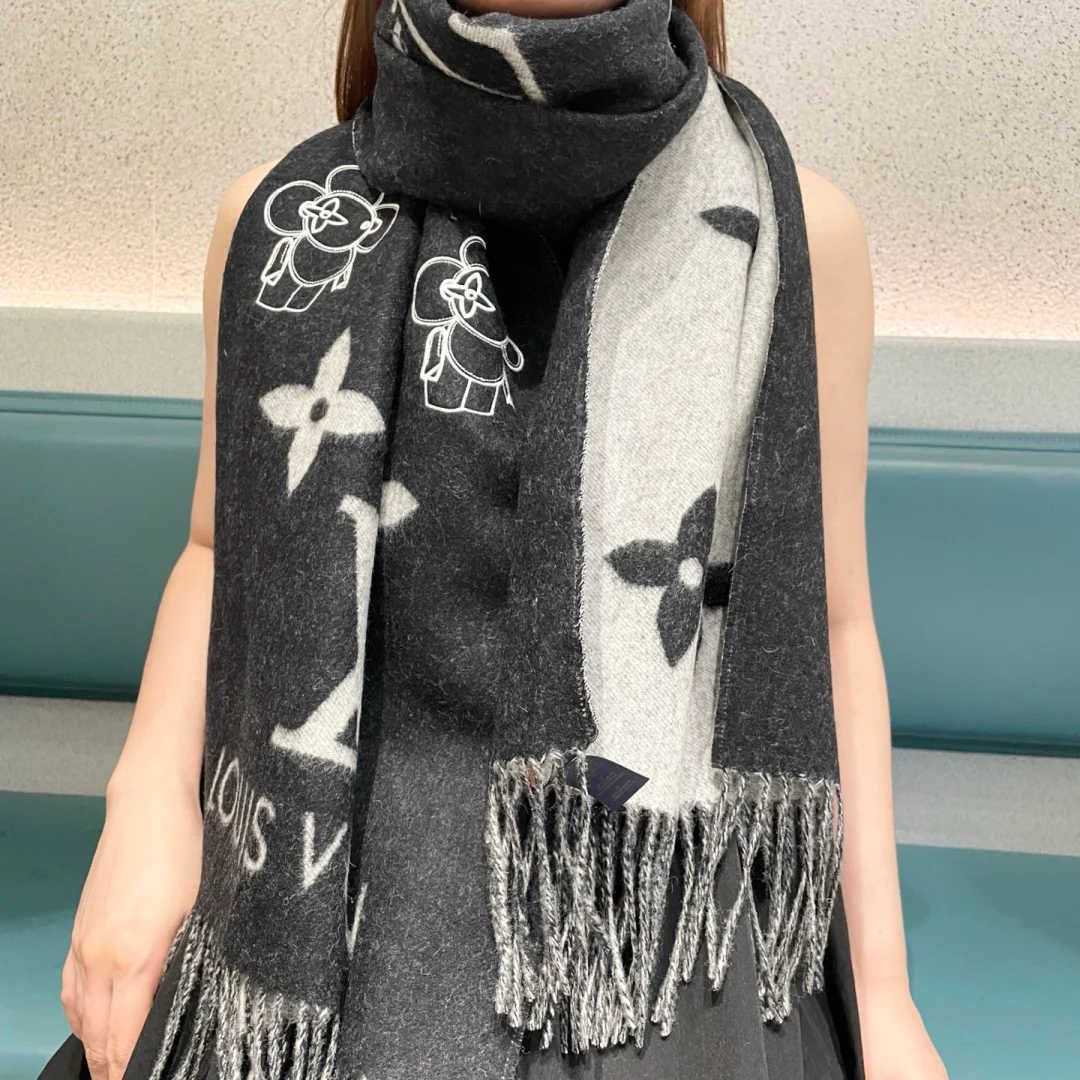 LV Classic Double-Sided Cashmere Blend Scarf  NG111001