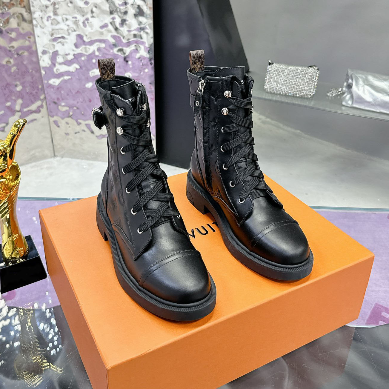 LV Citizen Classic Flat Ankle Boots NG111009