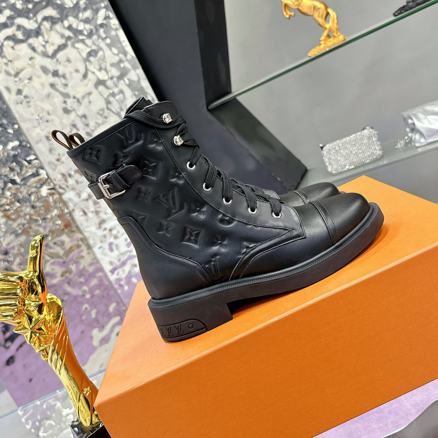 LV Citizen Classic Flat Ankle Boots NG111009