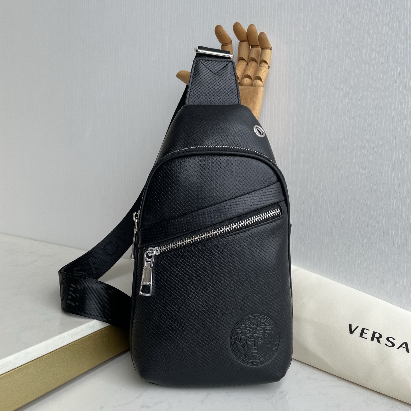 Vs Men's Classic Crossbody Bag NG110903