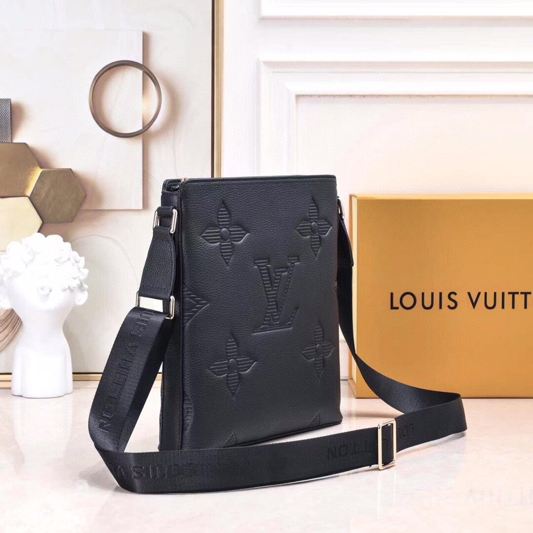LV Men's Classic Crossbody Bag NG101002