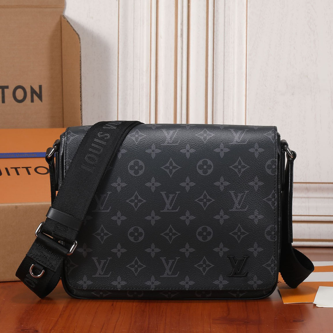 LV District Messenger Bag NG070714
