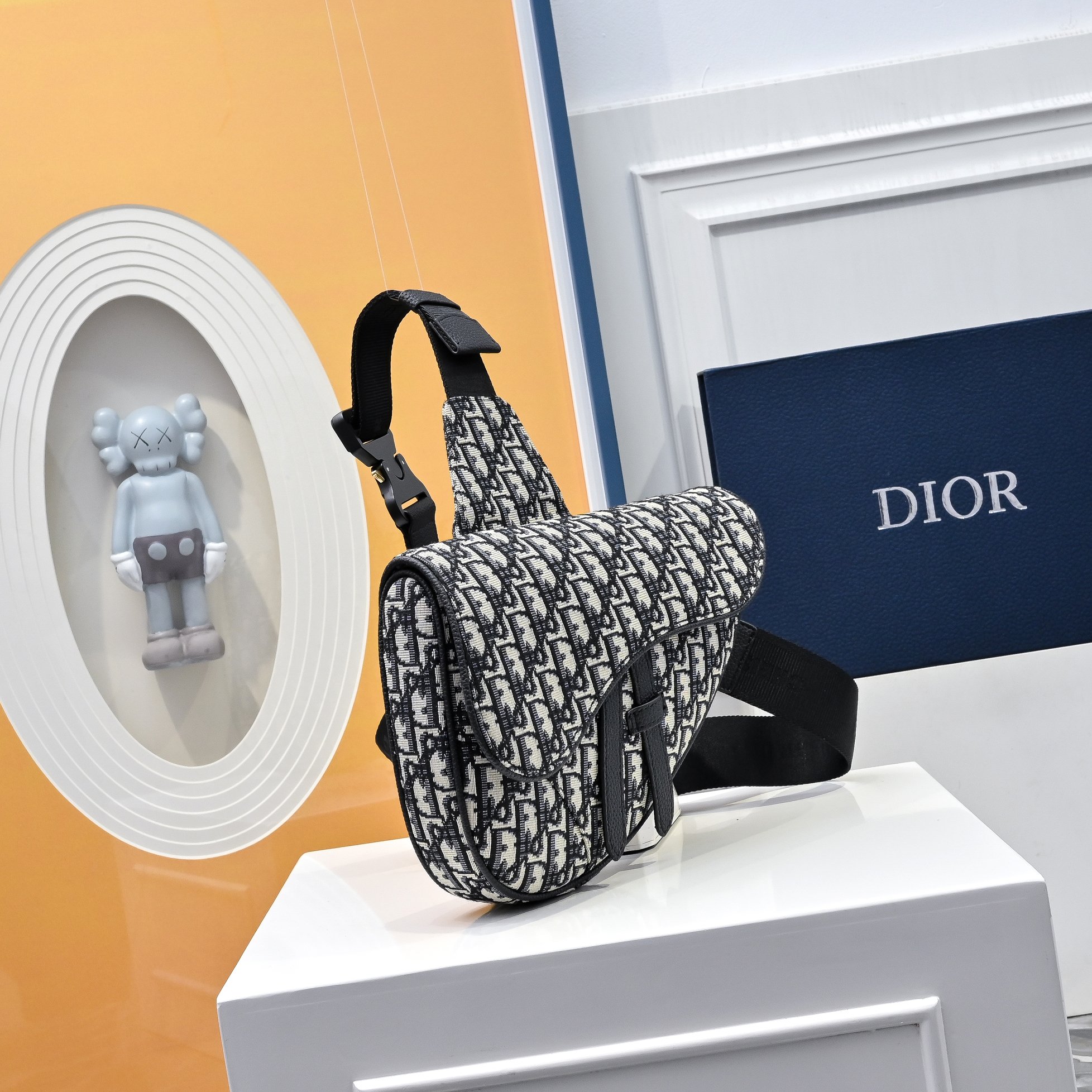 CD Men's Oblique Embroidered Saddle Bag NG101043