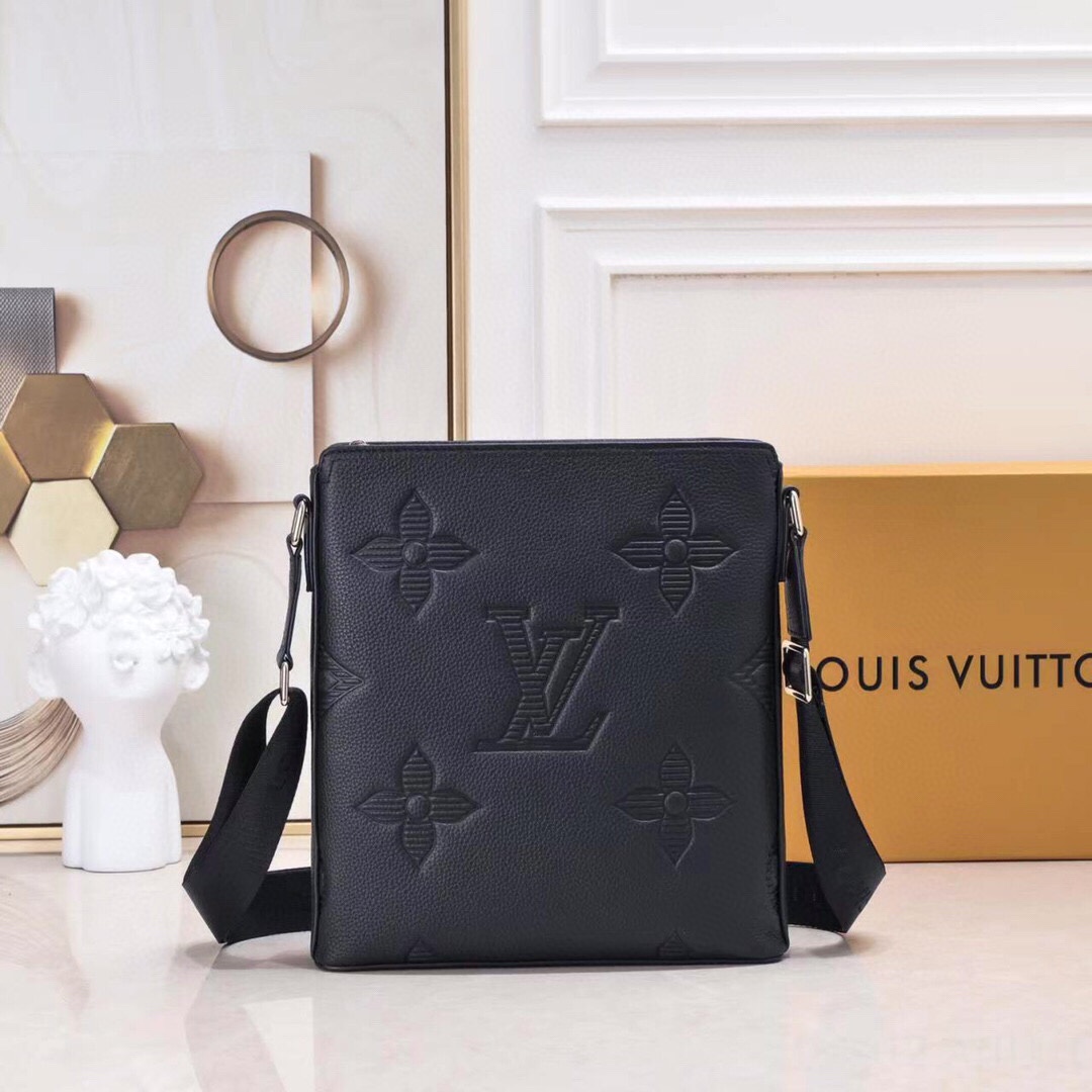 LV Men's Classic Crossbody Bag NG101002