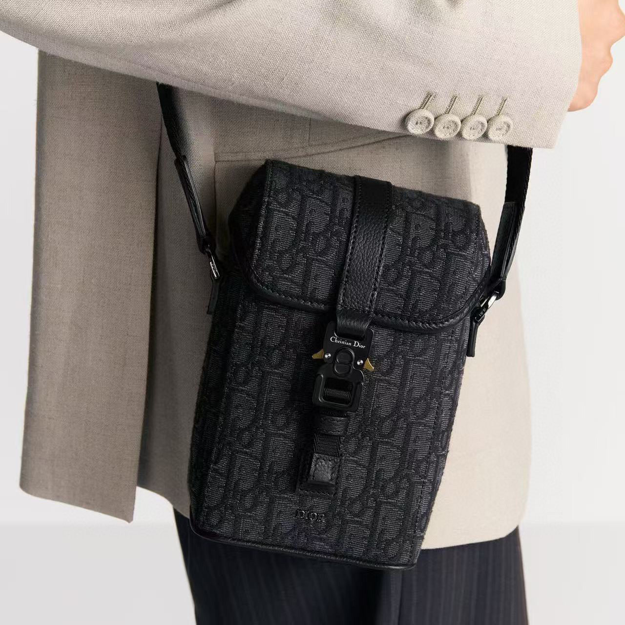 CD Trek Messenger Bag with Flap NG101054