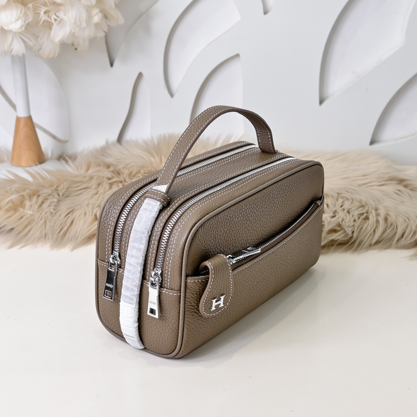 HM Men's Double-Compartment Box Bag NG101037