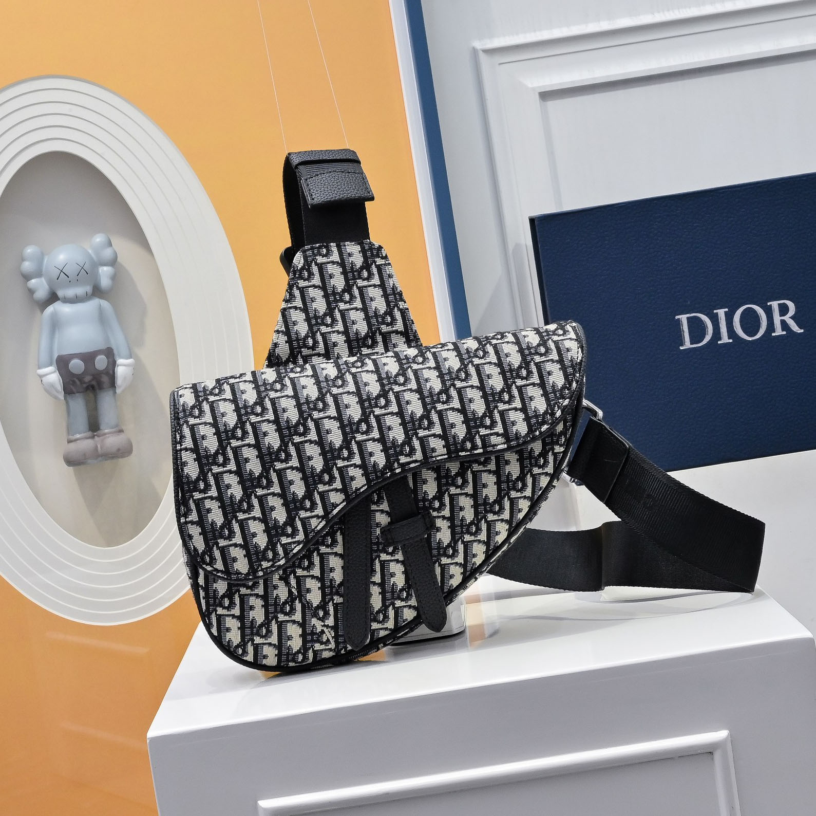 CD Men's Oblique Embroidered Saddle Bag NG101043