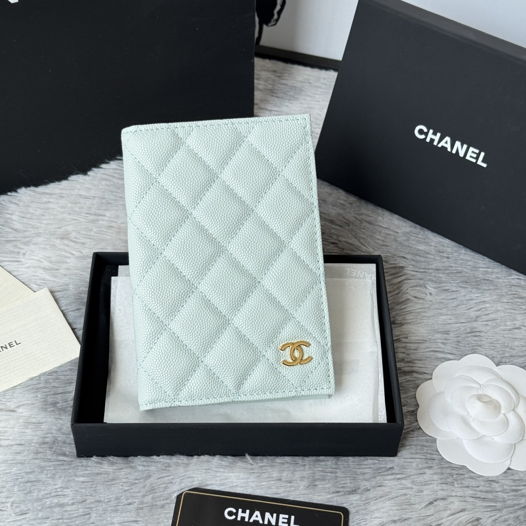 CH Classic Passport Holder NG101709