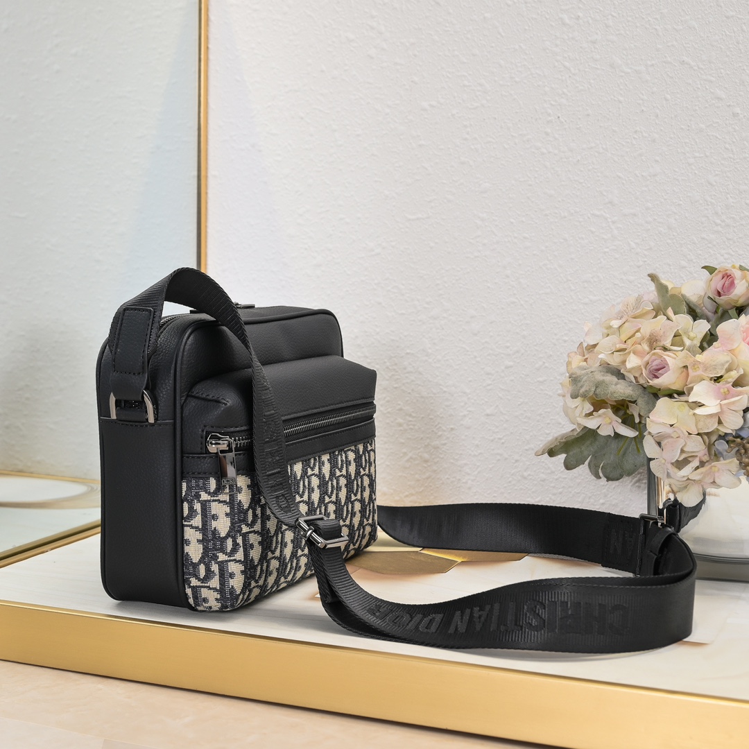 CD Rider 2.0 Zippered Messenger Bag NG101058