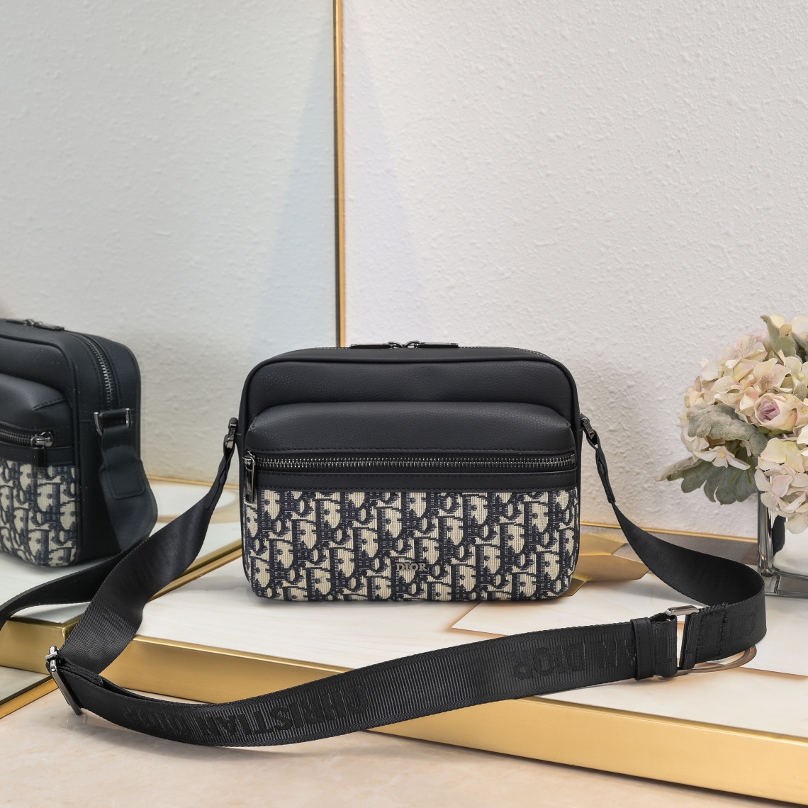 CD Rider 2.0 Zippered Messenger Bag NG101058