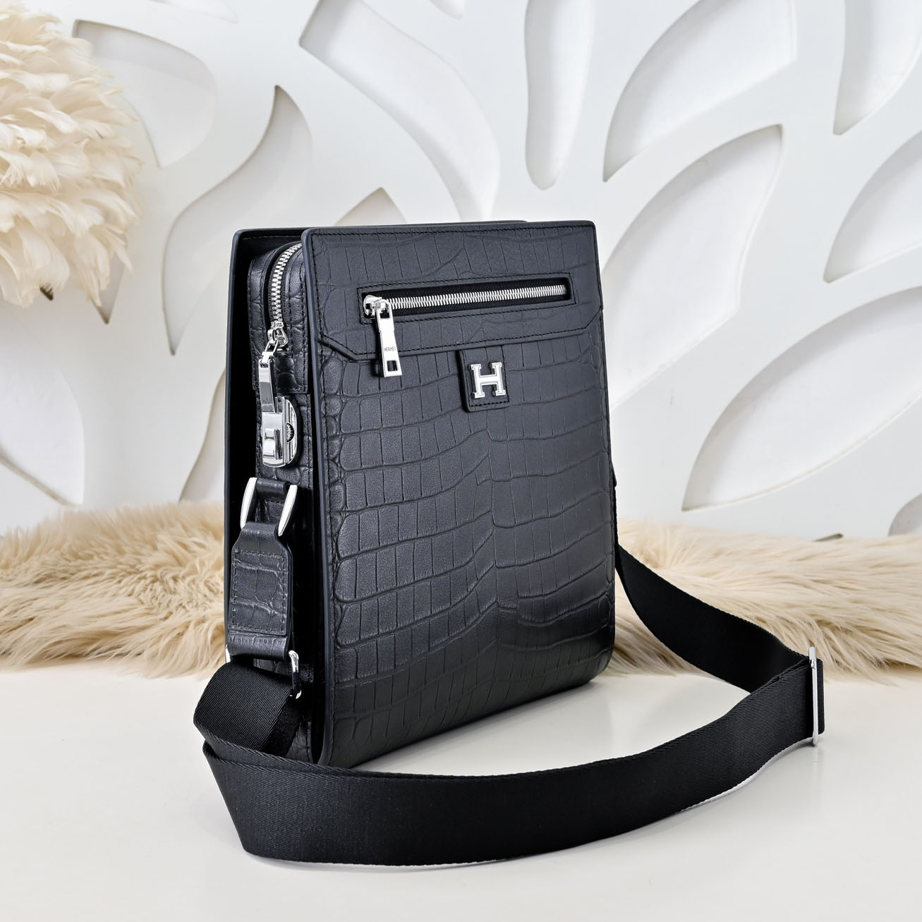 HM Men's Crocodile Print Crossbody Bag NG201006