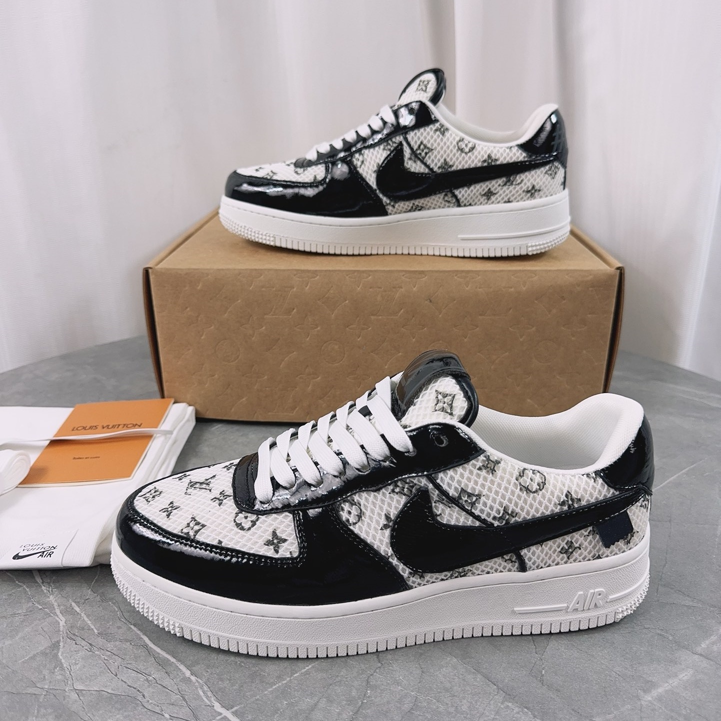 LV x Nike  Air Force 1 Sneakers YVTF111301