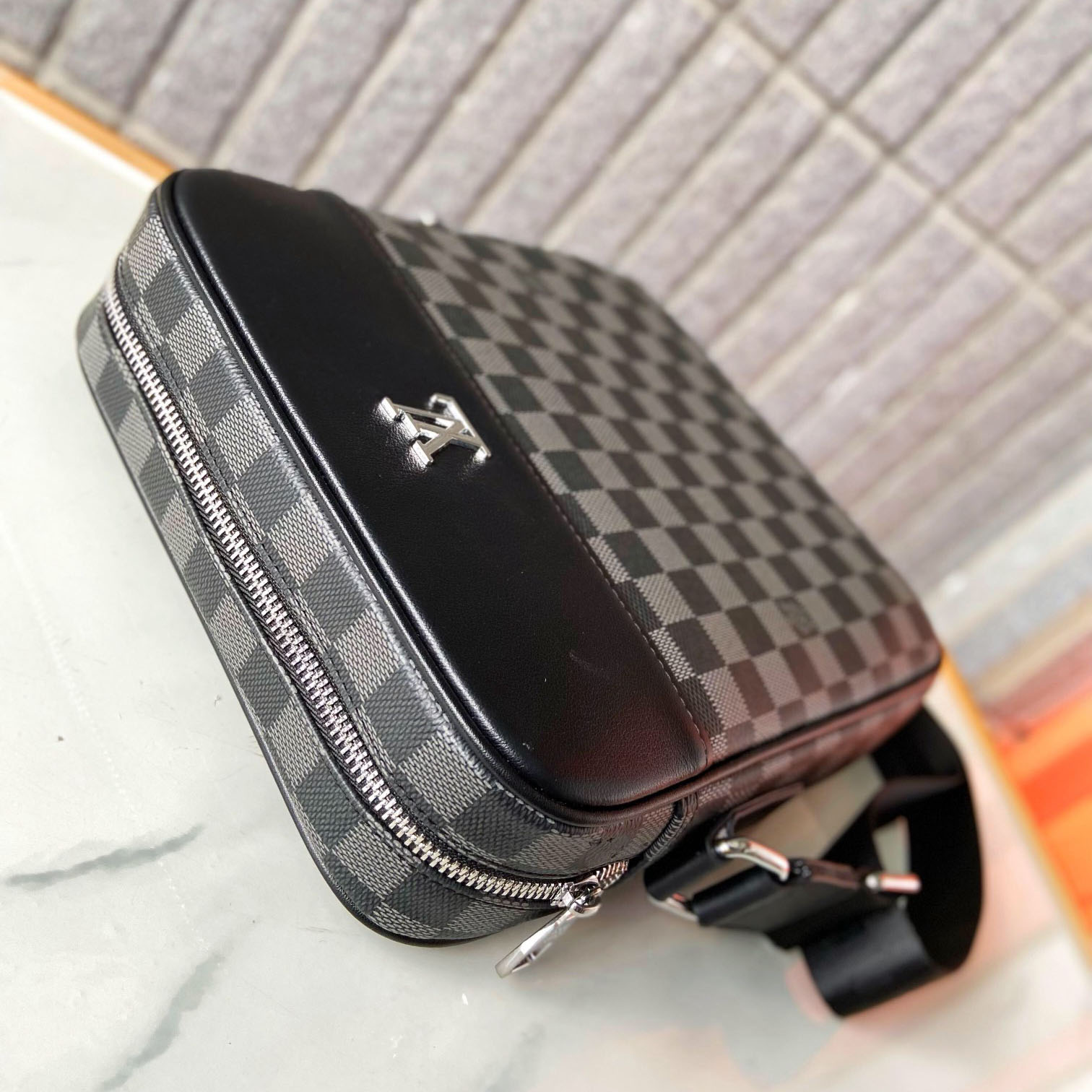 LV Men's Damier Ebene Crossbody Bag NG101724