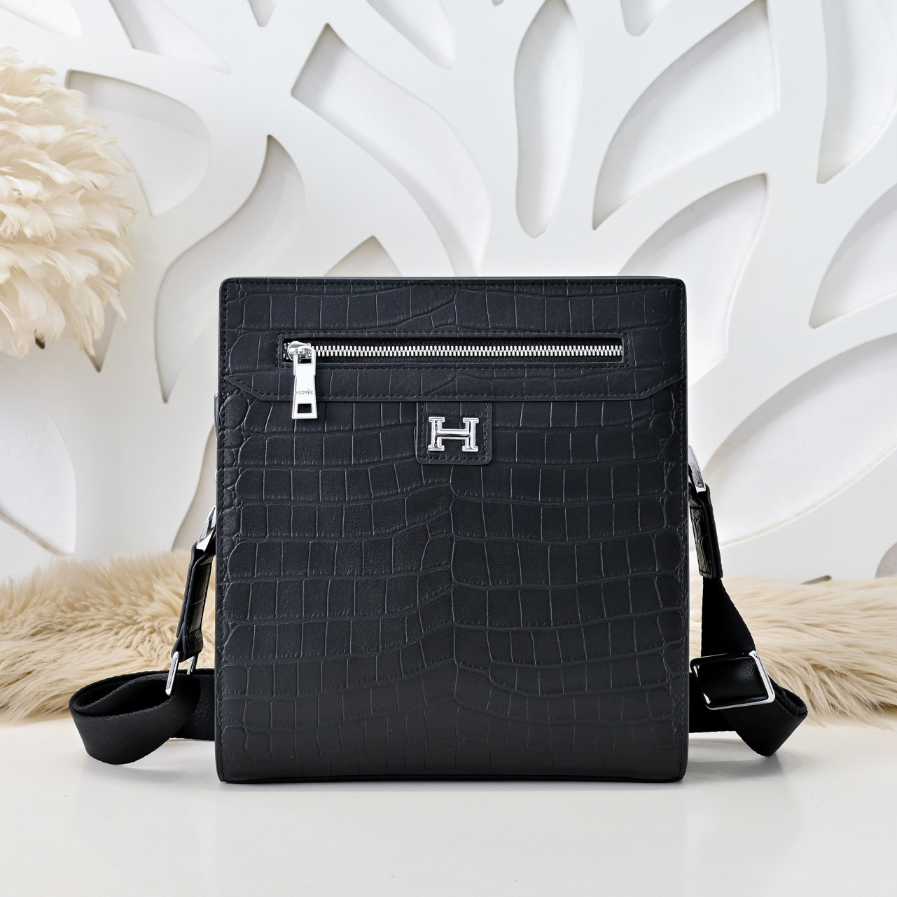 HM Men's Crocodile Print Crossbody Bag NG201006