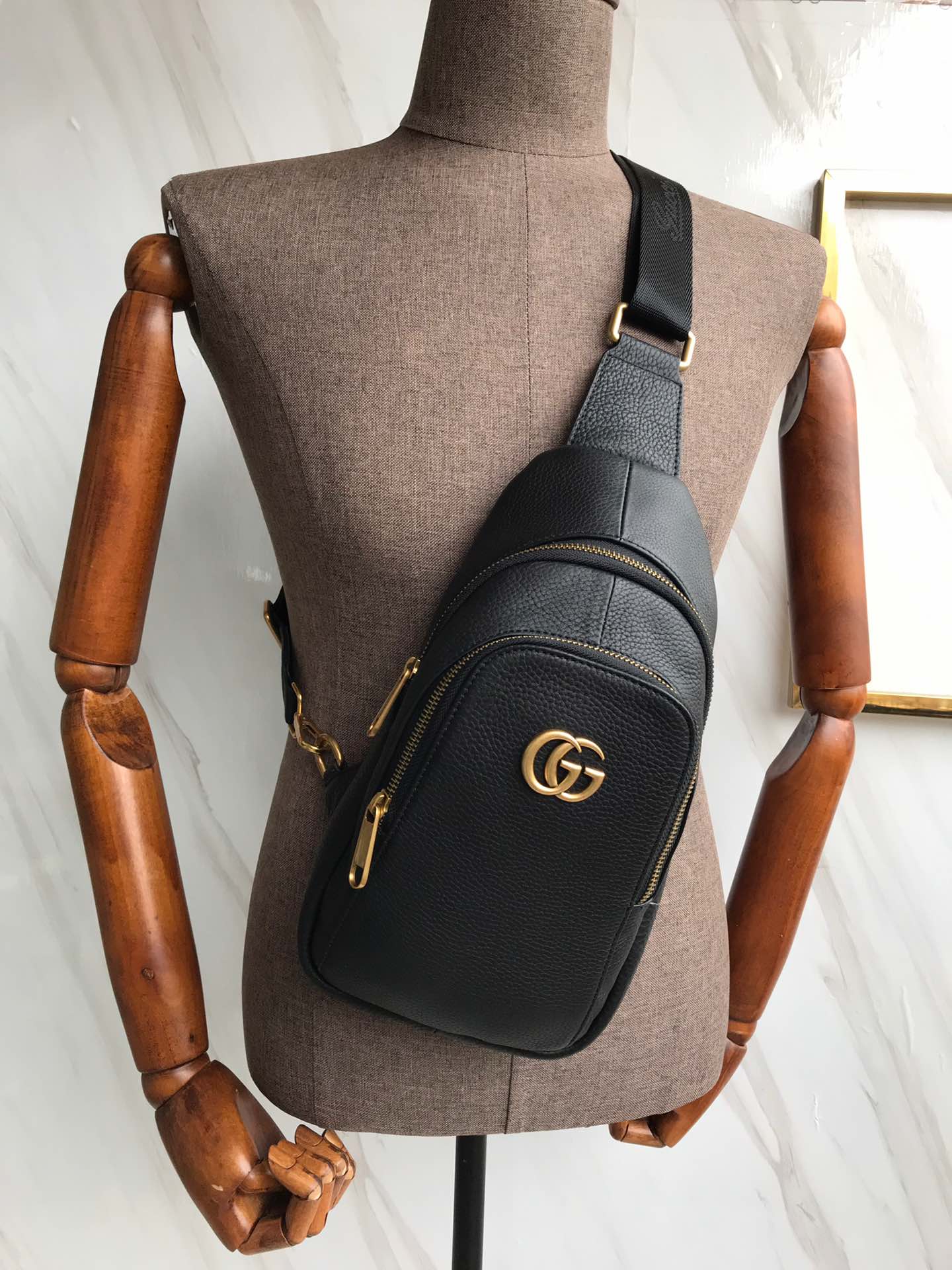 GG Men's Classic Chest Bag NG101752