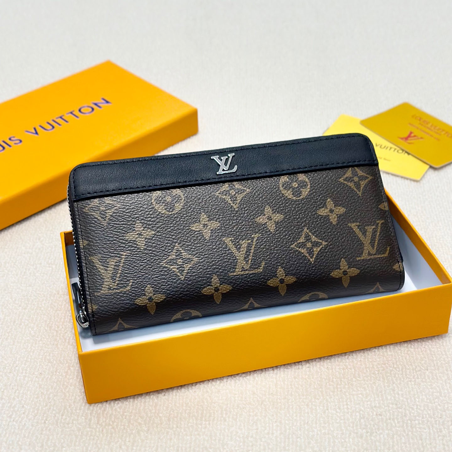LV Men's Monogram Long Wallet NG101722