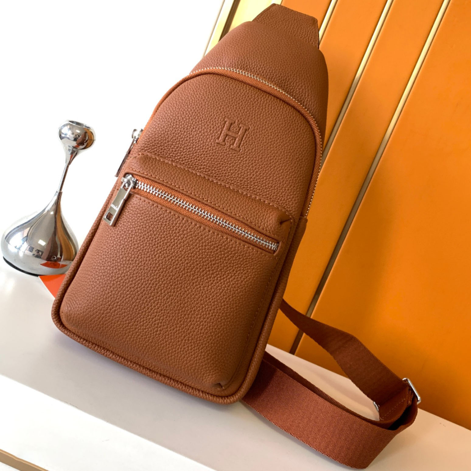 HM Men's Classic Chest Bag NG201010