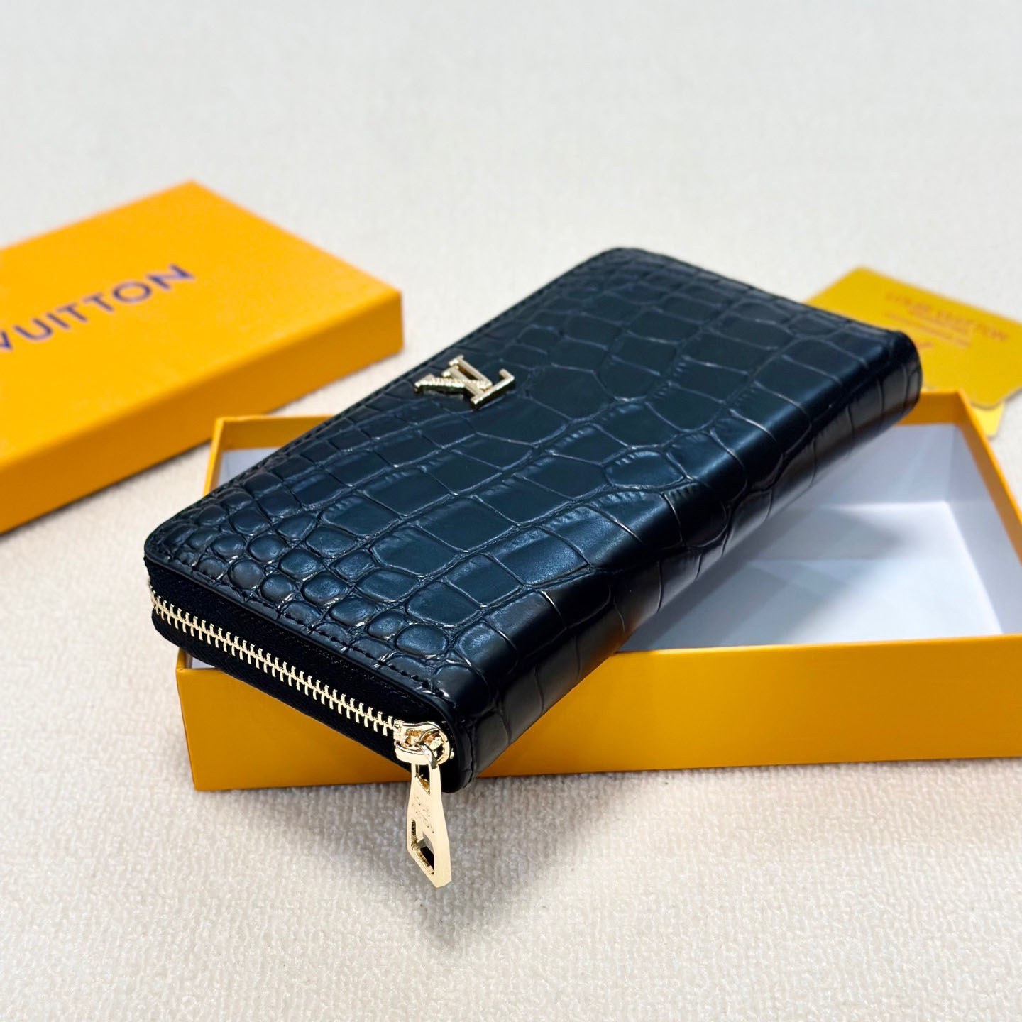 LV Men's Crocodile Pattern Long Wallet NG101723