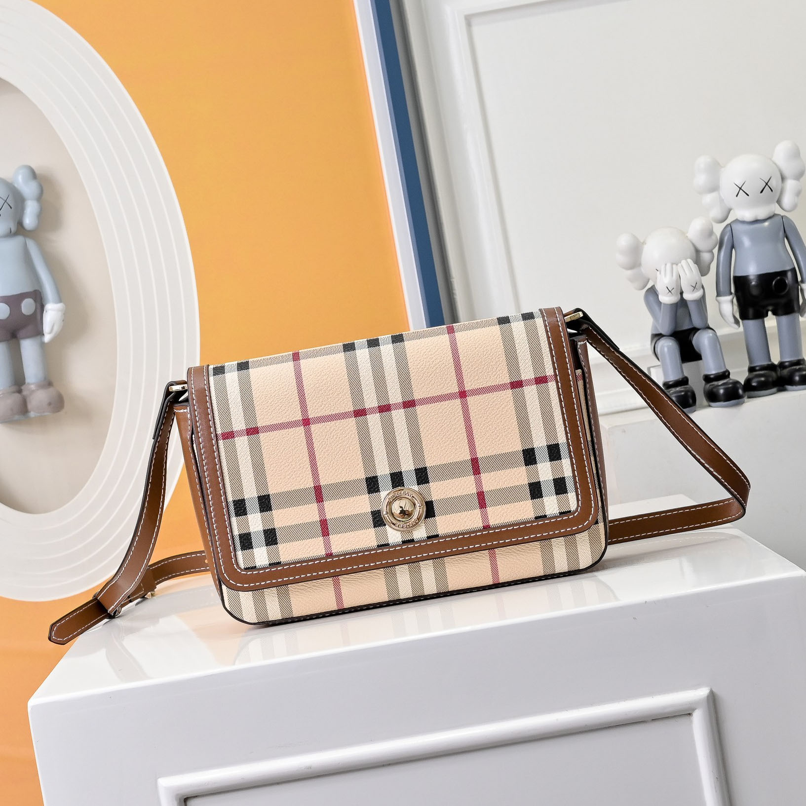 Bur Women's Classic Messenger Bag - Small Ev25061129