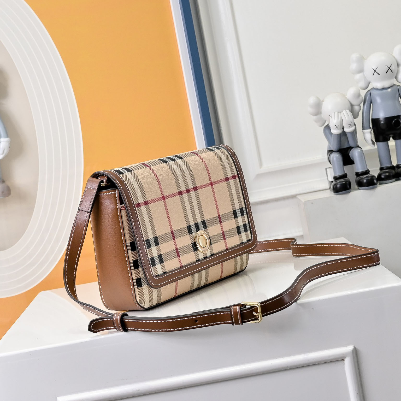 Bur Women's Classic Messenger Bag - Small Ev25061129