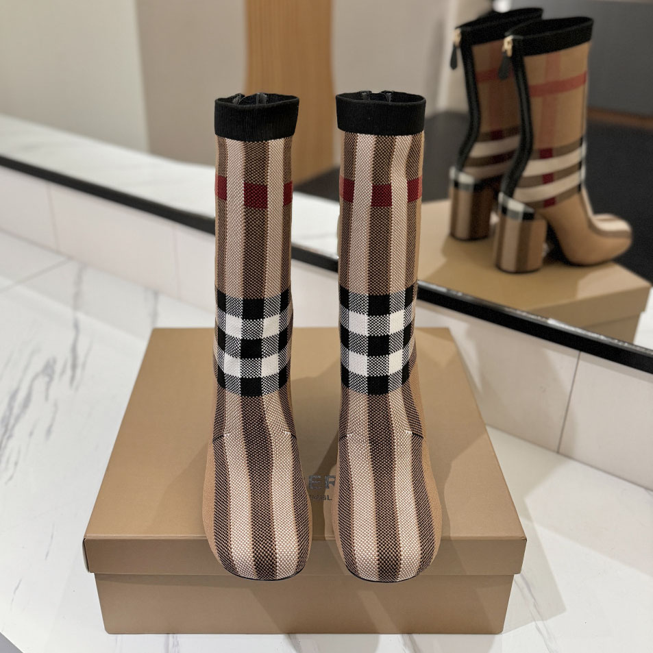 Bur Classic Round Toe Chunky Heel Boots NG551027