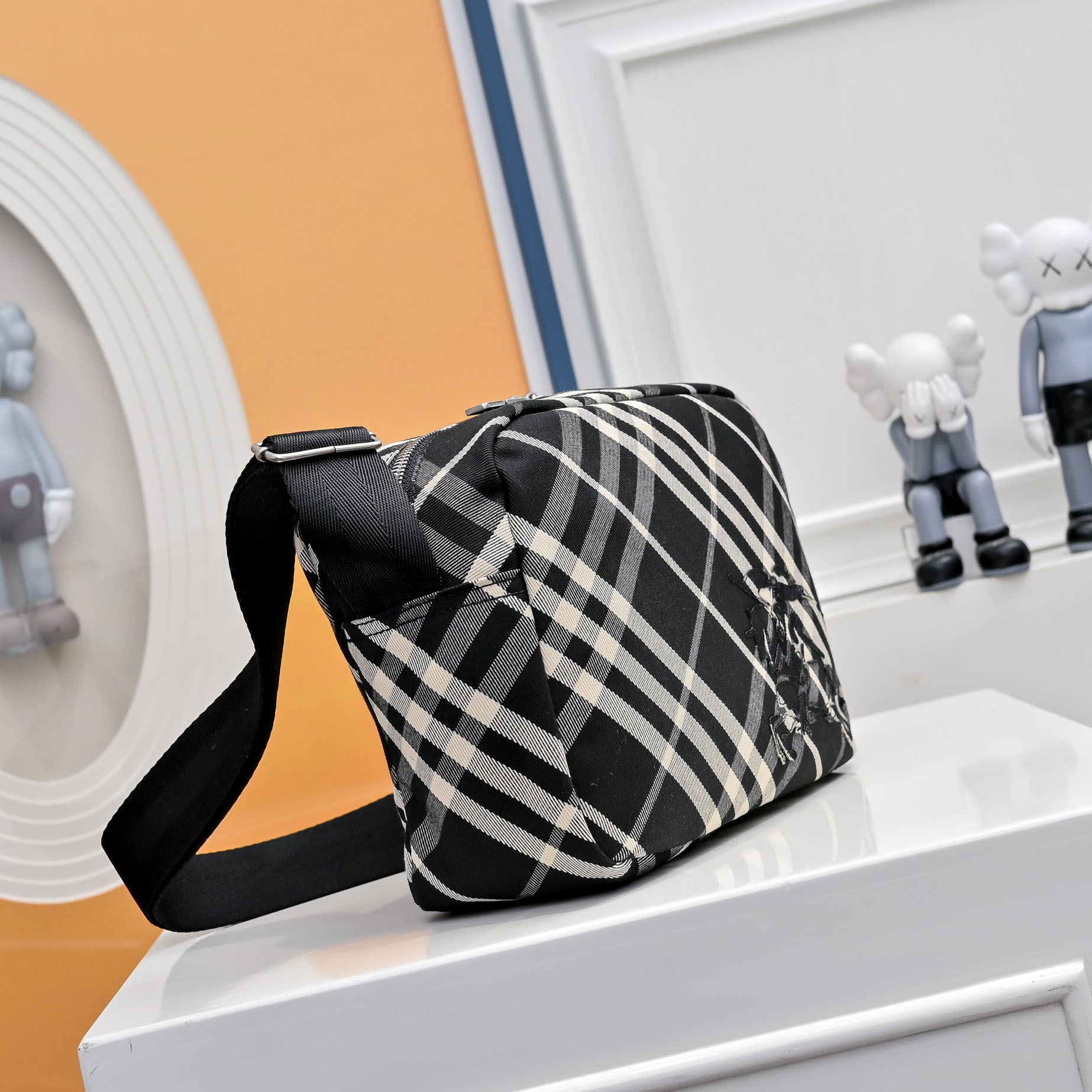 Bur Classic Crossbody Bag Ev25061109