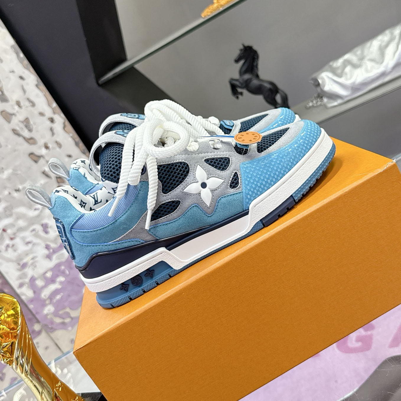 LV 25 New Sneakers NG111803