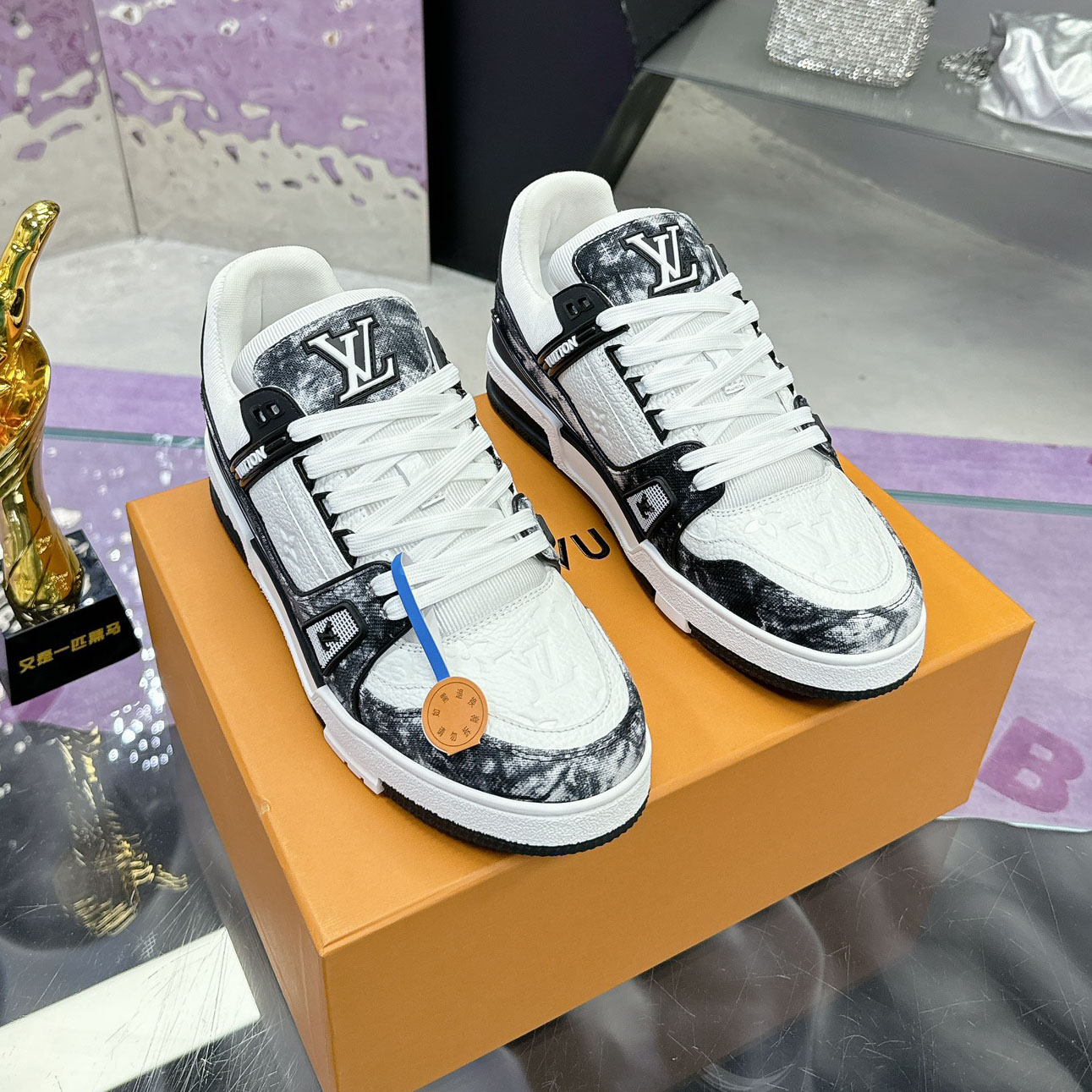 LV New Trainer Sneakers NG111811