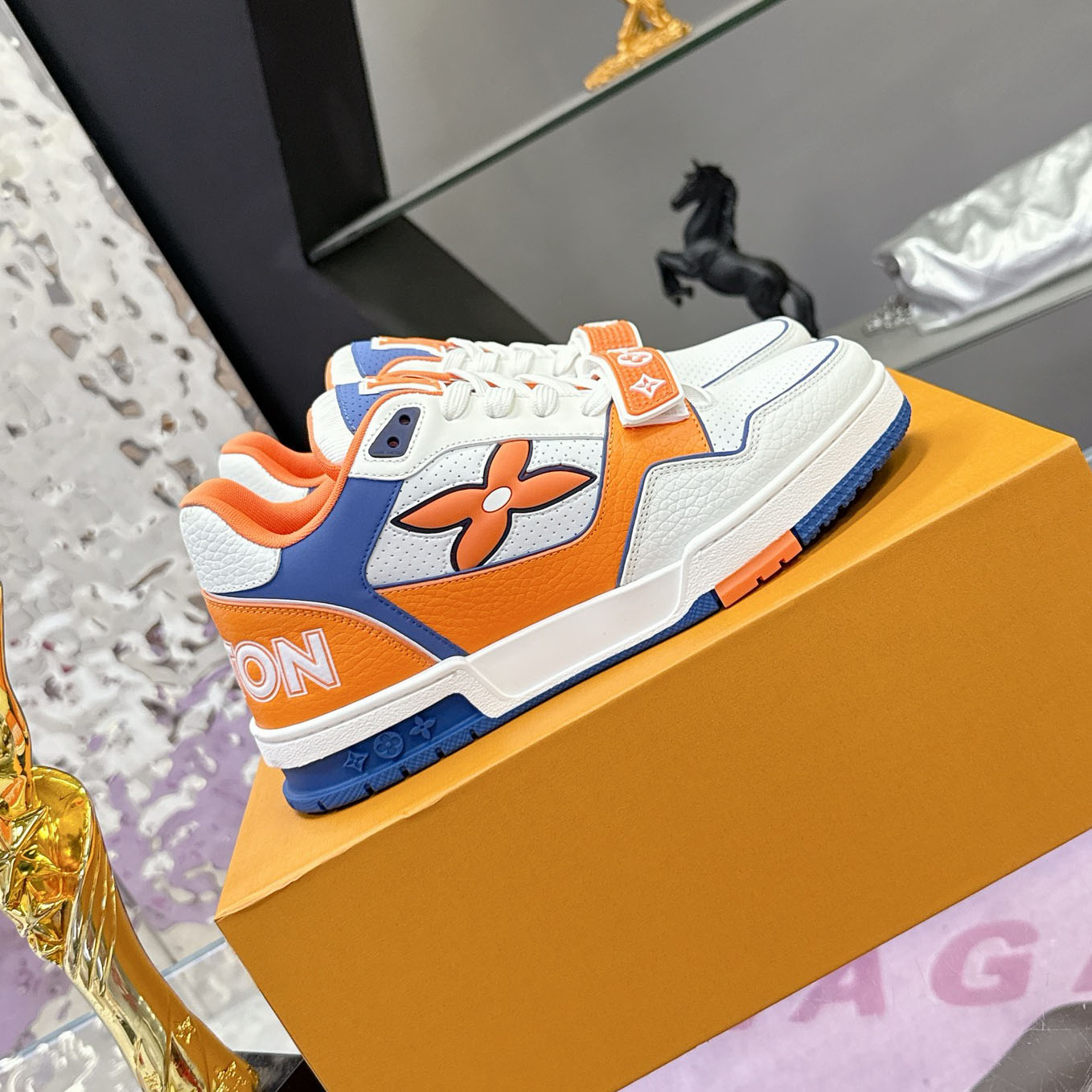 LV 25 New Velcro Sneakers NG111804