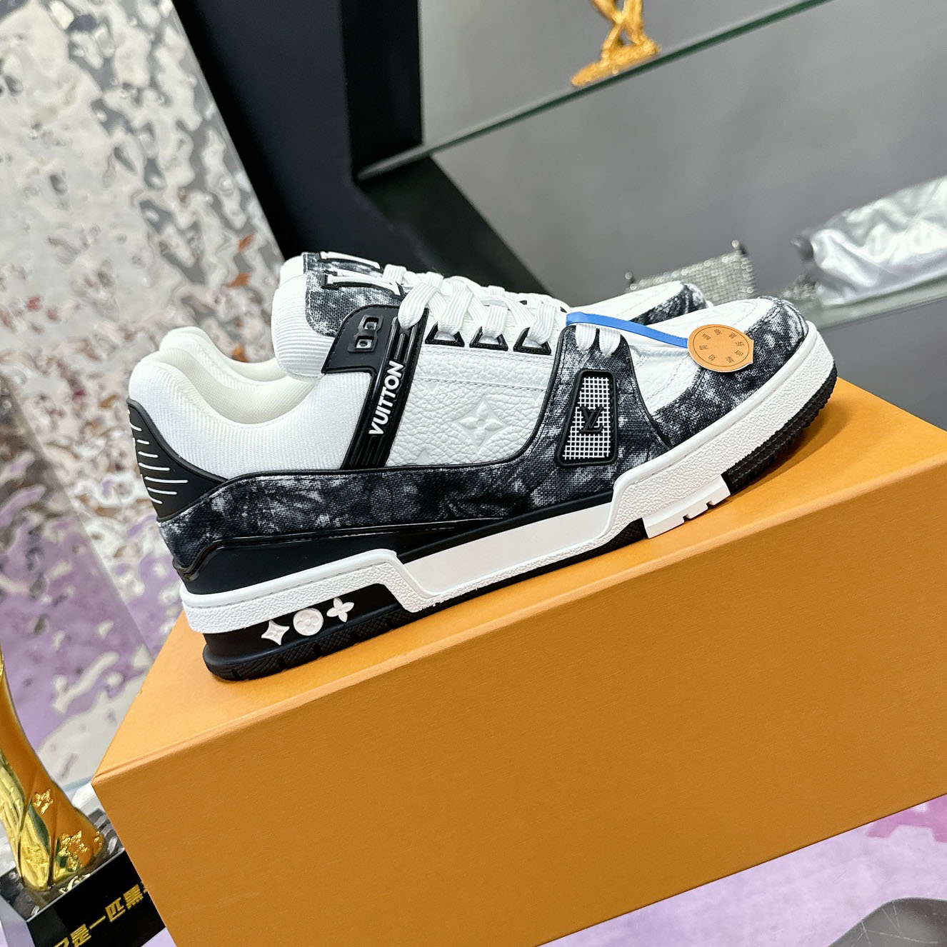 LV New Trainer Sneakers NG111811