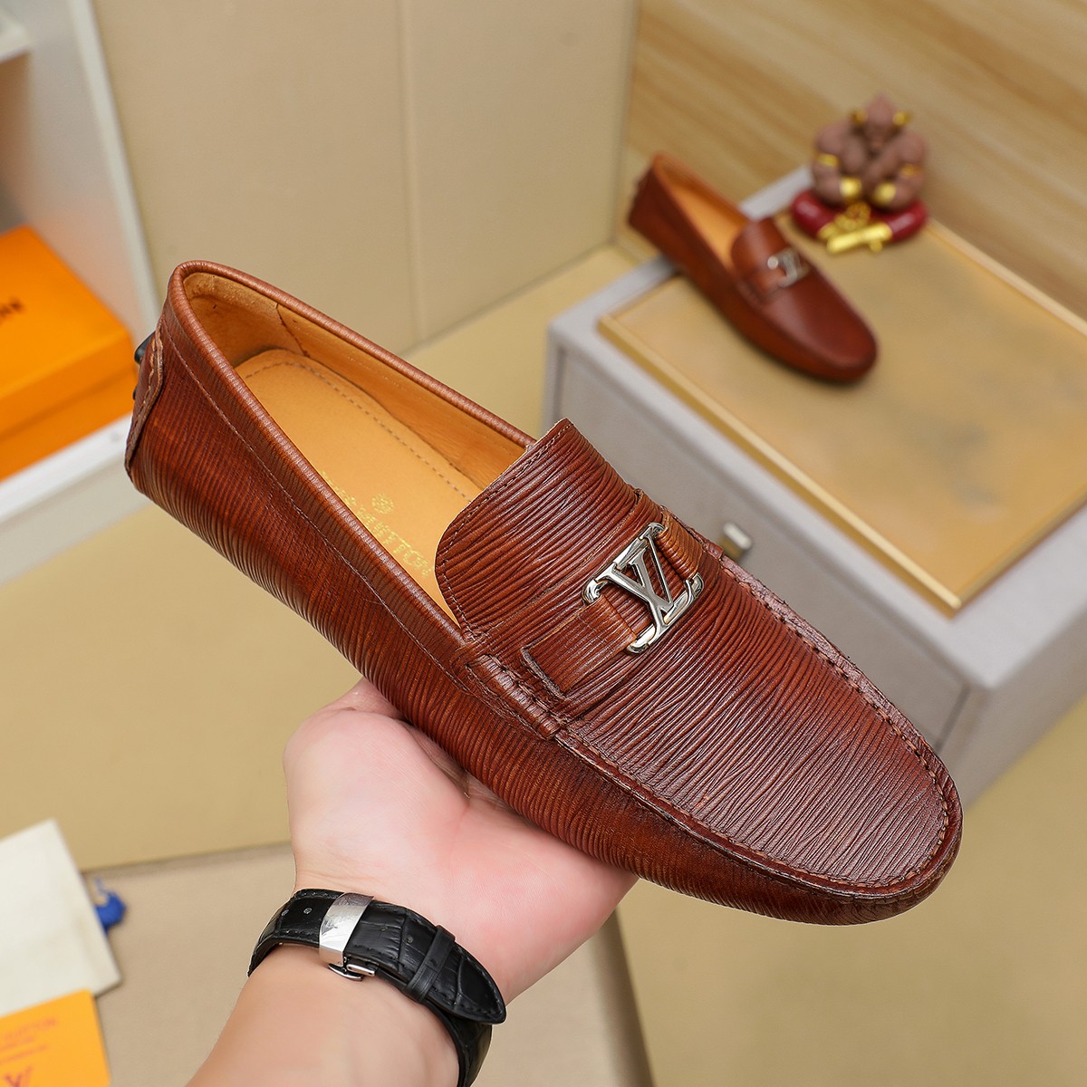 LV Men's Classic Slip-On Shoes FNG112102