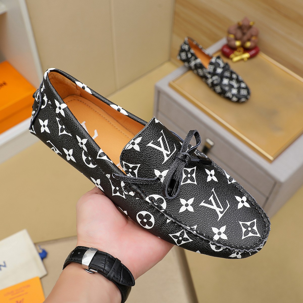 LV Men's Monogram Loafers FNG112101