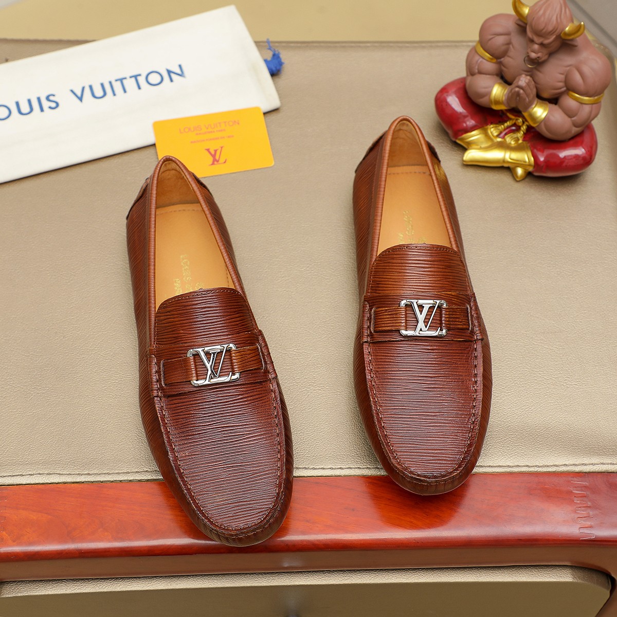 LV Men's Classic Slip-On Shoes FNG112102