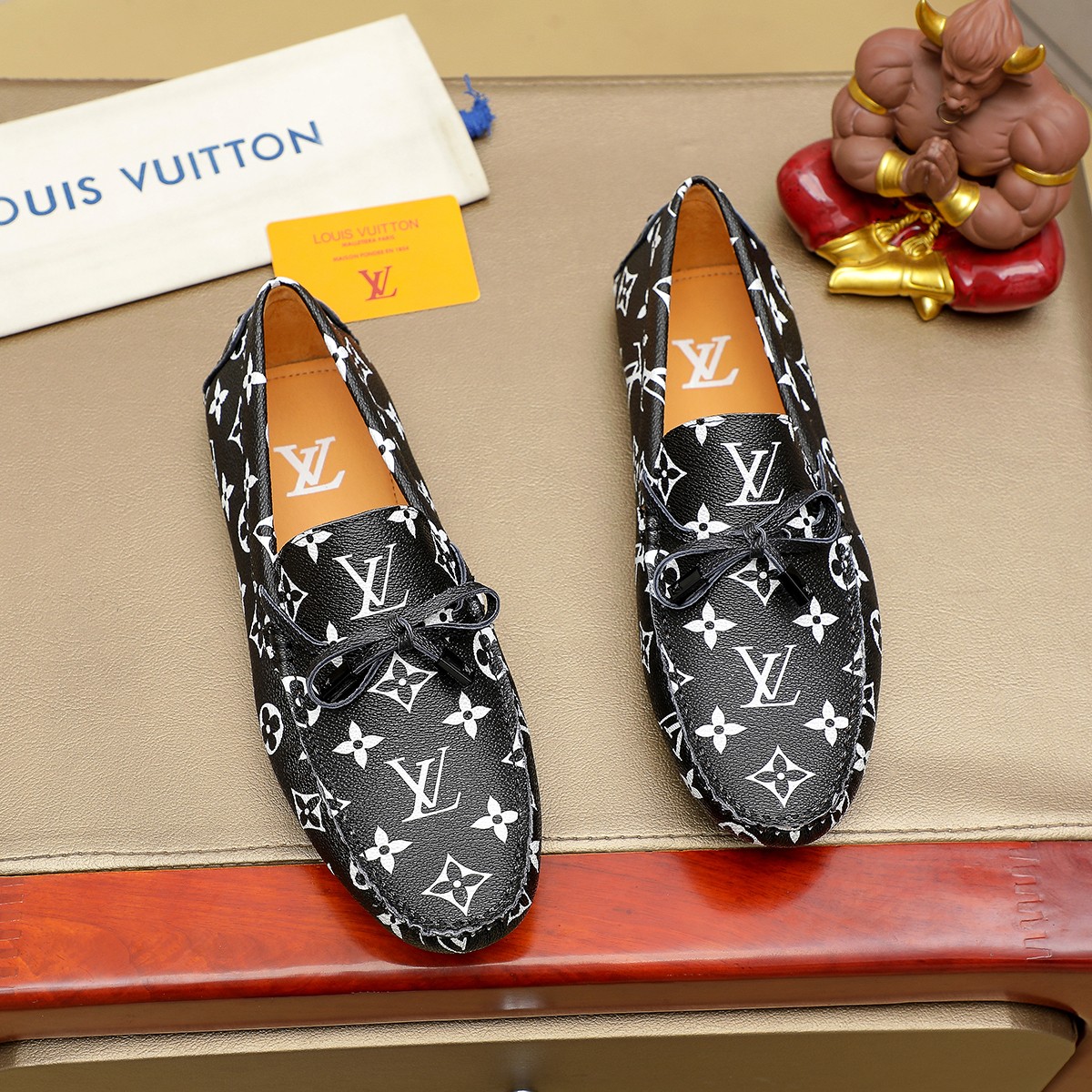 LV Men's Monogram Loafers FNG112101
