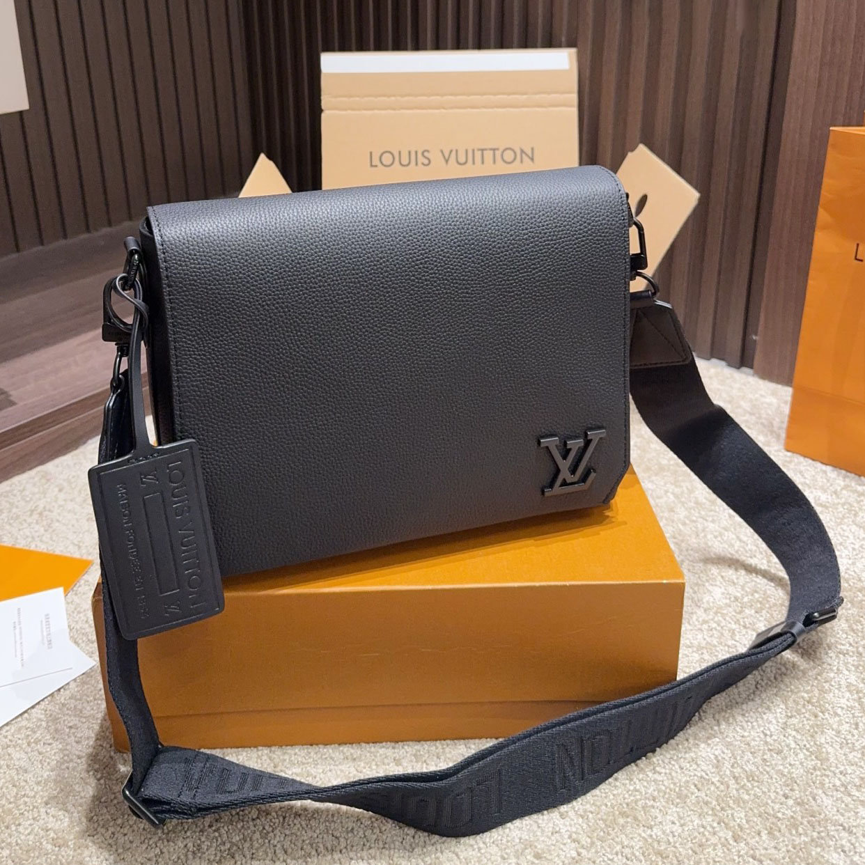 LV Takeoff Flap Messenger Bag FNG112410